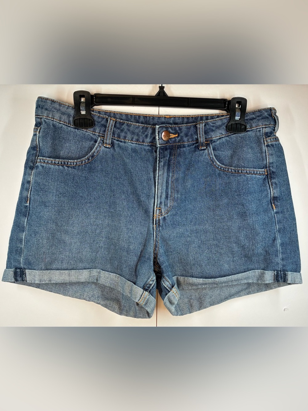 &Denim Women's Regular Waist Cuffed Denim Shorts Size 10 Medium Wash